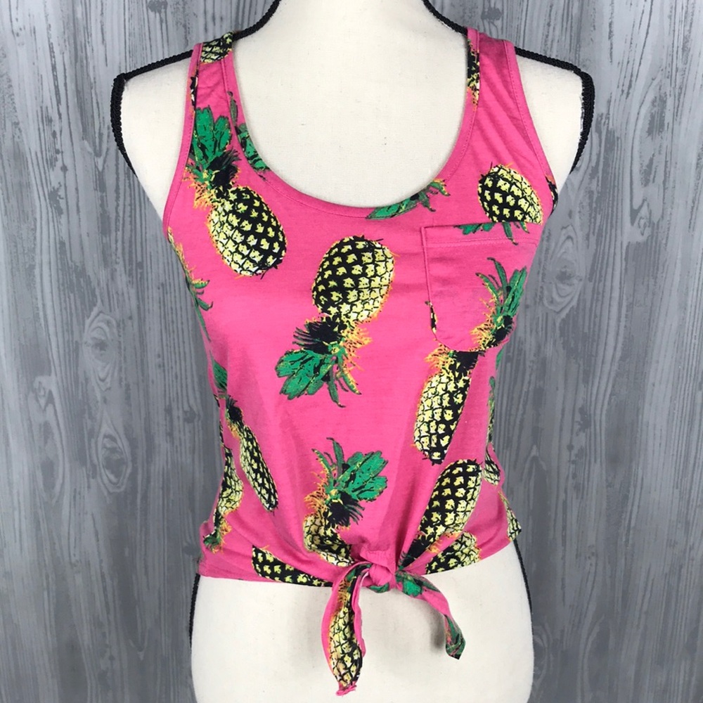 SALE 🔥Pretty Rebel XS pineapple tie front tank.
